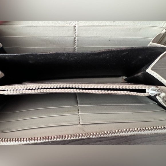 Gucci Zippy Wallet - Picture 4 of 7